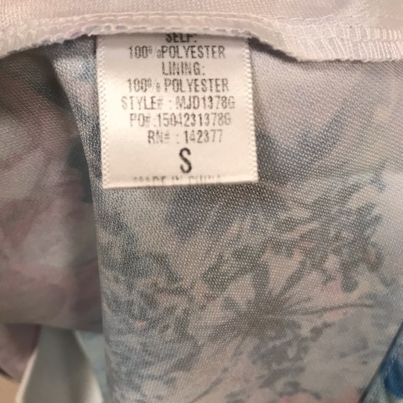 Floral Flowy Deep V-Neck Dress- small - Picture 7 of 9